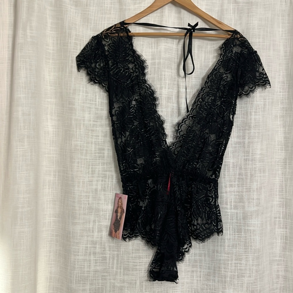 NWT - Black lace nighty - size M